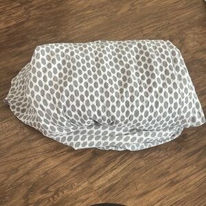 Gray and White Patterned Queen sheet set
